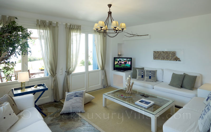 Antiparos Villa with Pool Lounge