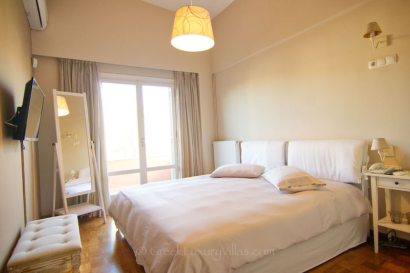 two single rooms at villa with pool near athens