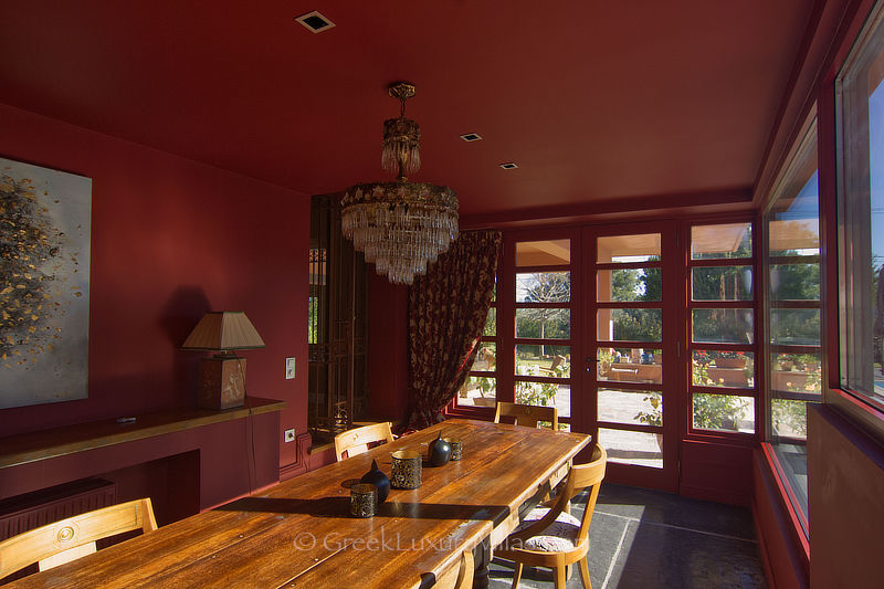 dining room with garden view and garden.with pool