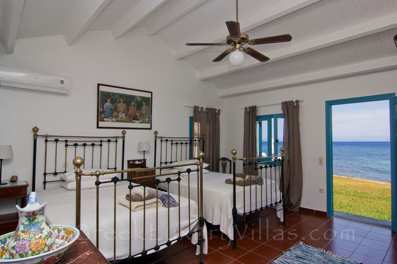 Absolute Waterfront Villa Double Seafront Bedroom