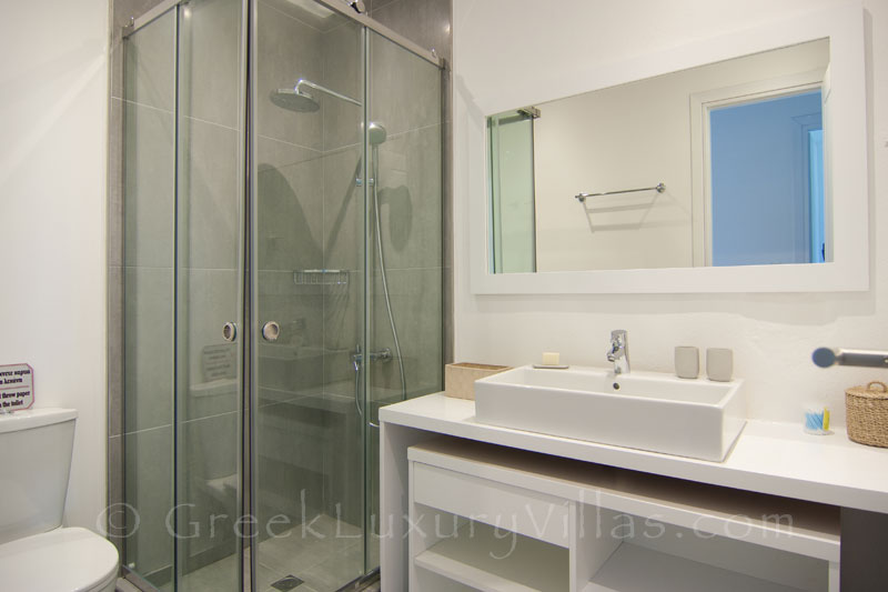 Absolute Waterfront Villa Boathouse Bathroom