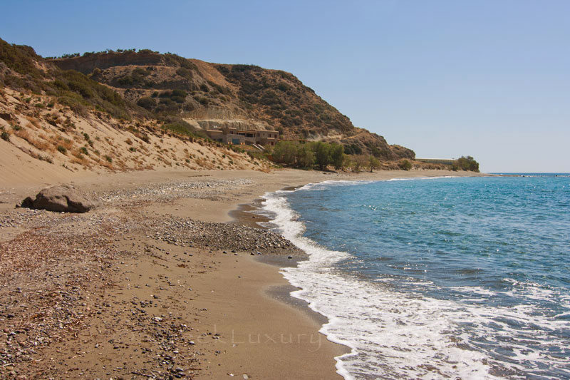 Luxury villa with a private beach for big groups