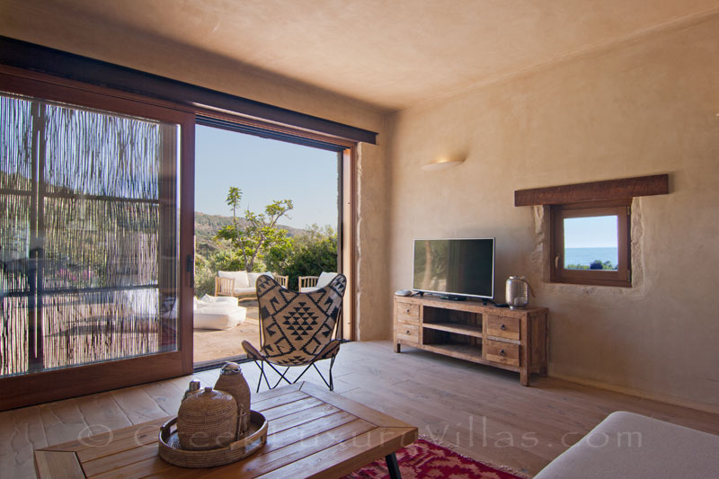 Luxurious beach house in Crete