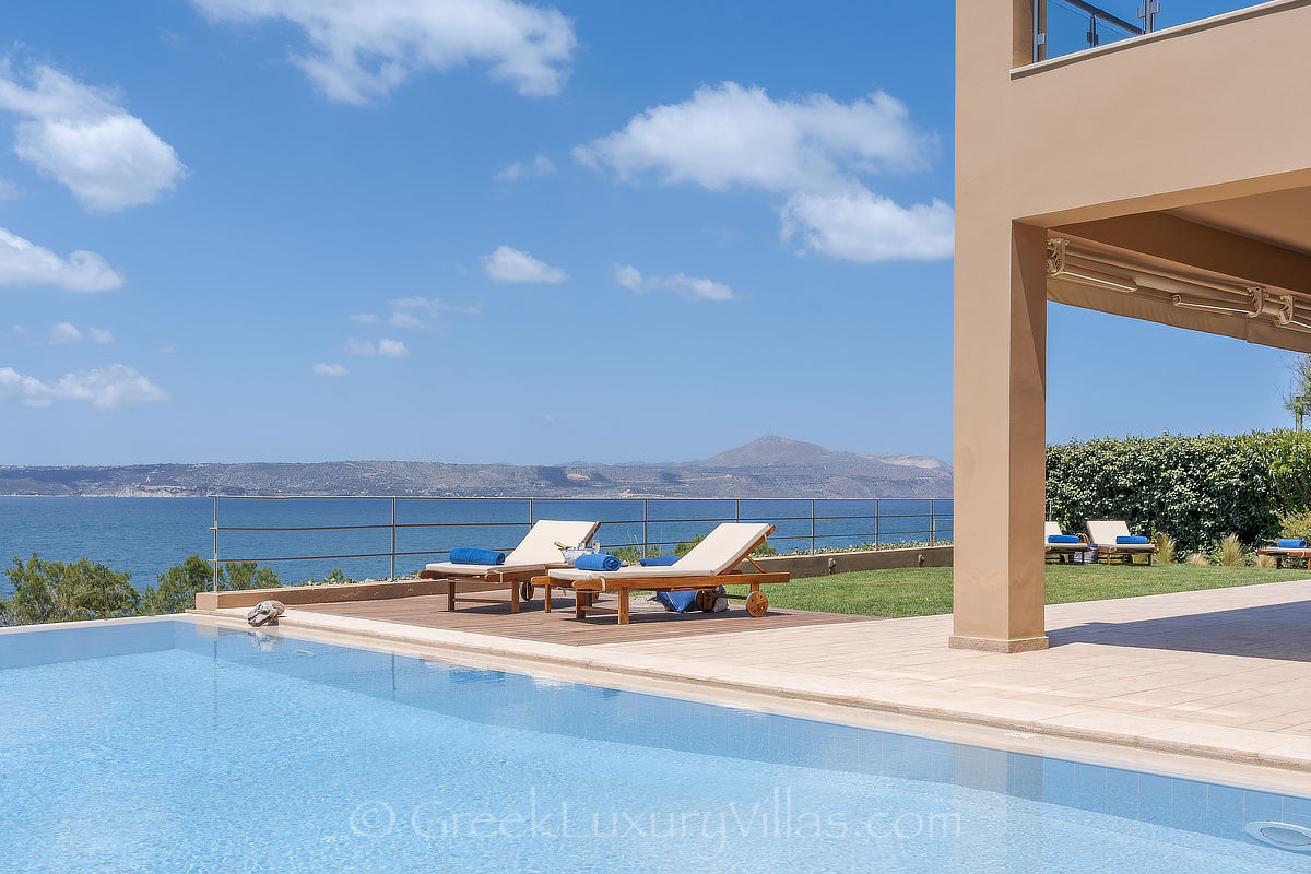 traditional villa with sea view and pool in Crete