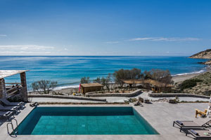 Large Absolute Beachfront Villa with Pool in Crete 