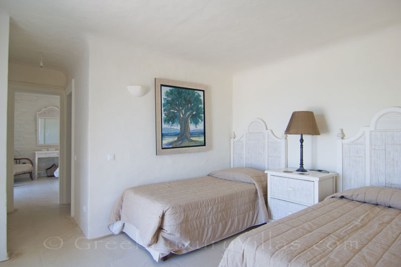 Guest suite with single beds in private luxury villa