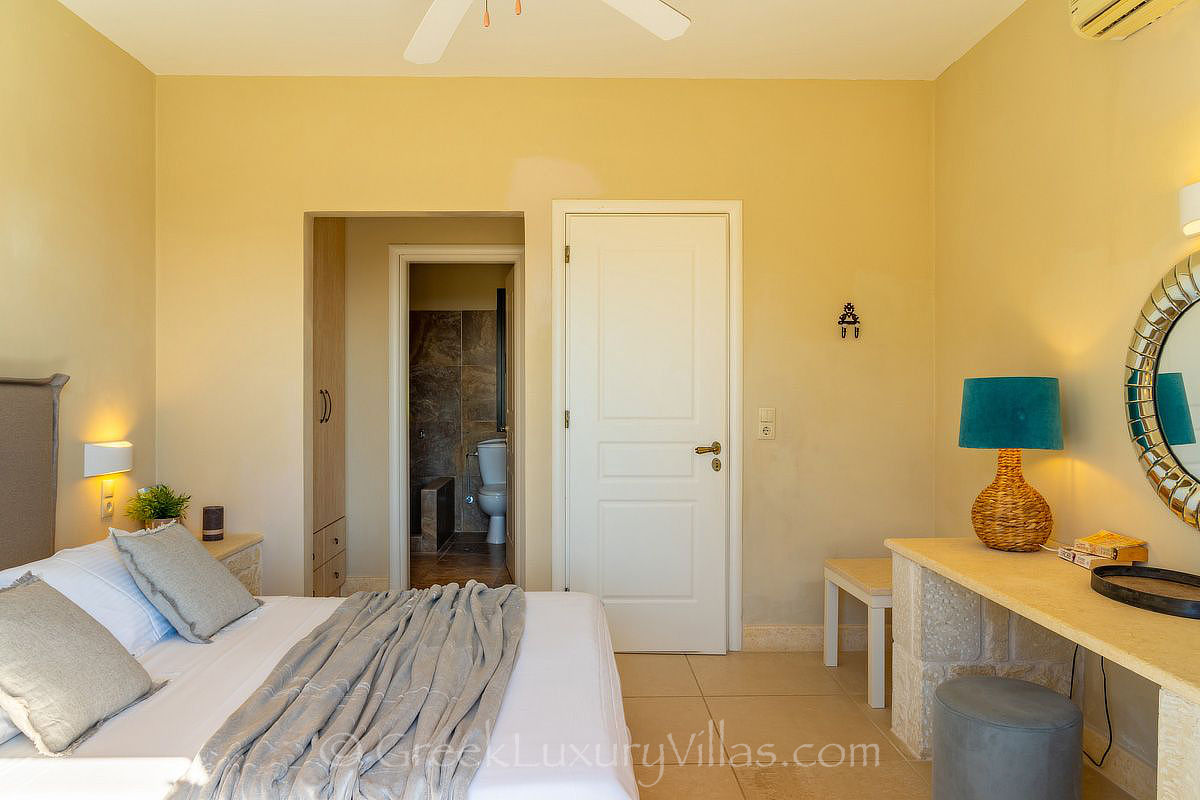master-bedroom villa with pool in Kefalonia