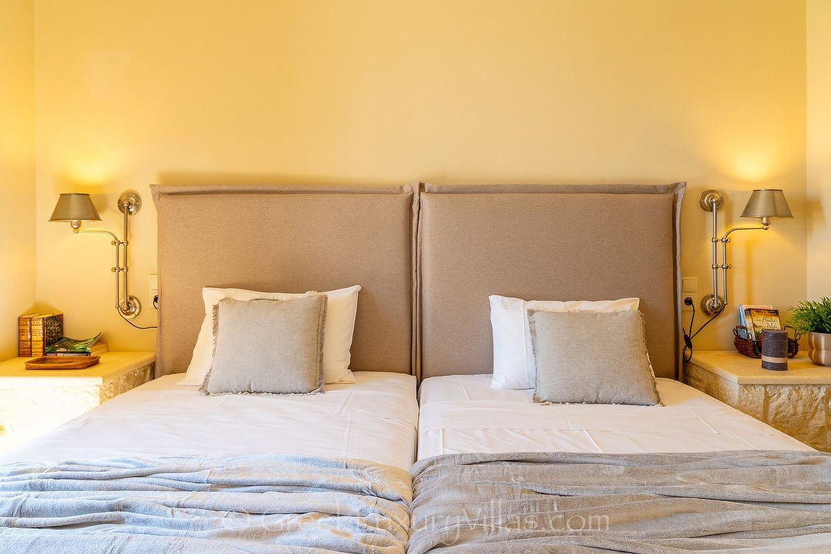 bedroom villa with pool in Kefalonia