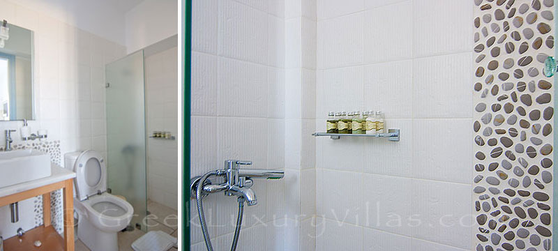 Bathroom of luxury villa with pool in Koufonisi