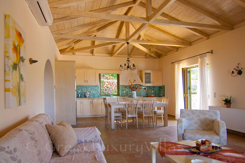 Villa with pool and open plan living-room in Lefkada