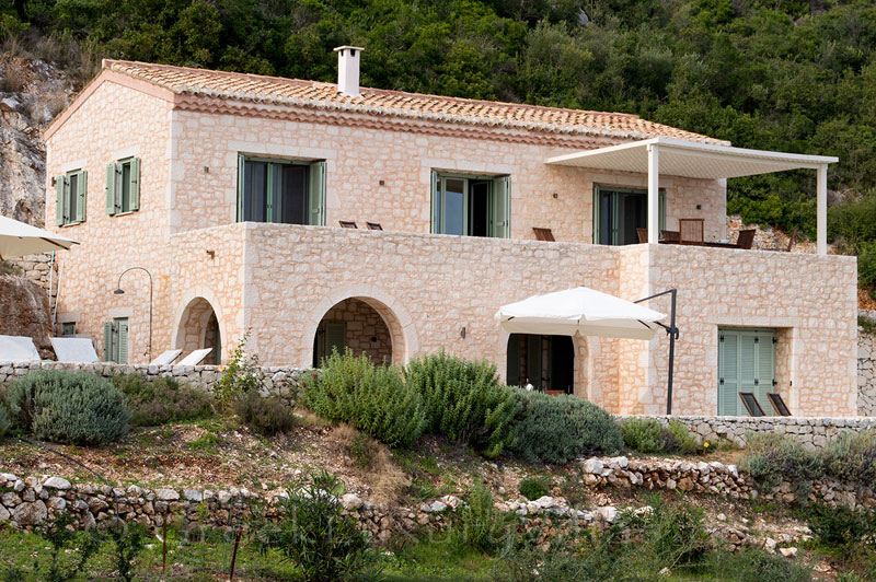 A luxurious villa with a pool in Lefkada nested in nature