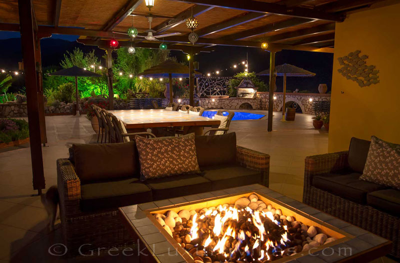 night atmosphere at luxury villa in Lefkas Nidrii