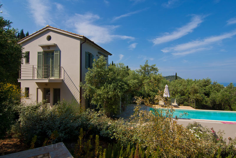 A villa with a pool and close to the beach in Lefkada