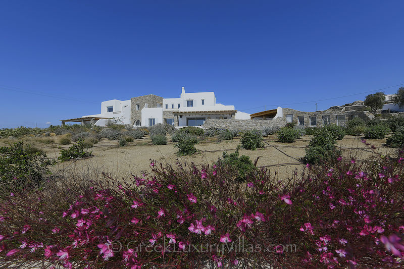 Location of villa with pool above Agios Stefanos Beach