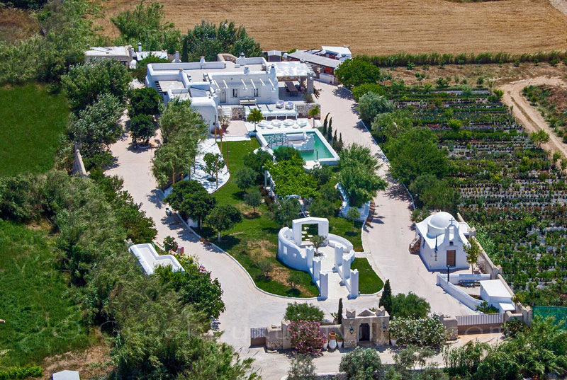 A luxury villa with a pool in Naxos