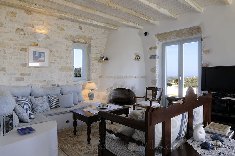 traditional villa living room with panoramic view