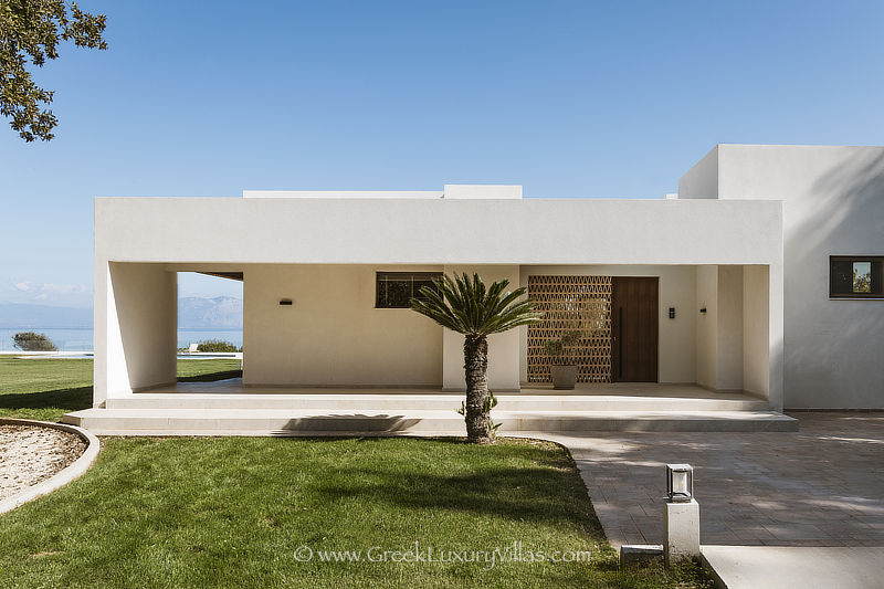 Modern Beachfront Villa with Pool