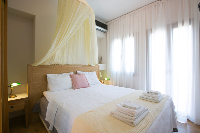 Skiathos luxurious villa with pool double bed