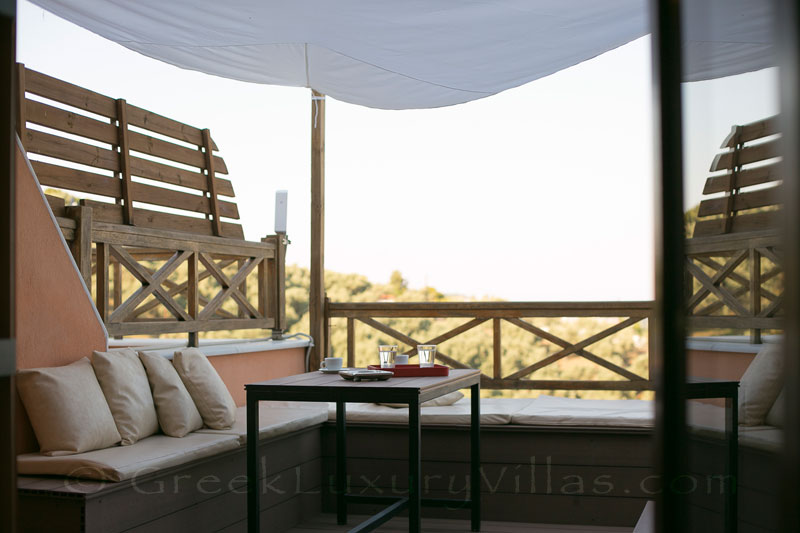 luxurious holiday house with plunge pool lounge area