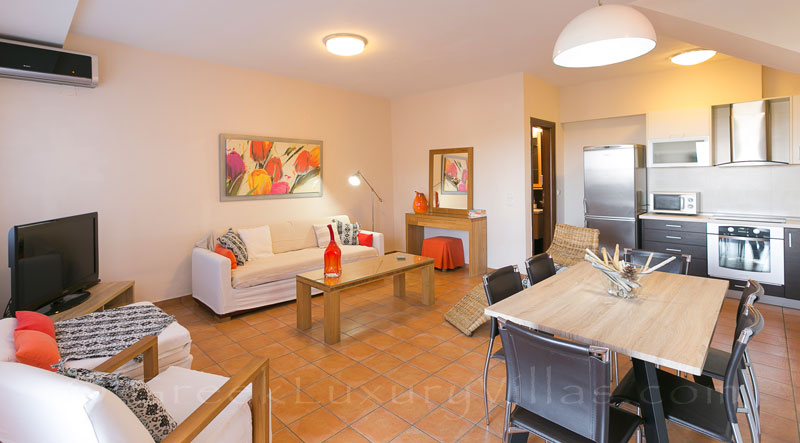 Skiathos luxurious holiday house with plunge pool living room