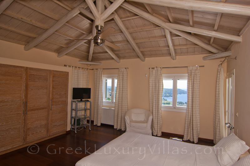 Meerblick vom Schlafzimmer der Luxusvilla mit Pool