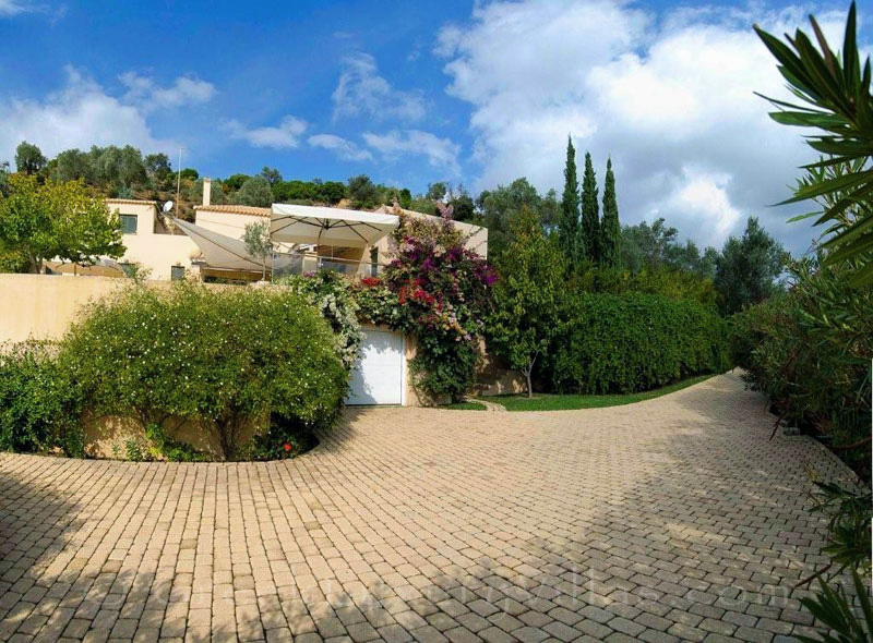 Garten Einfahrt Luxusvilla mit Pool auf Skiathos