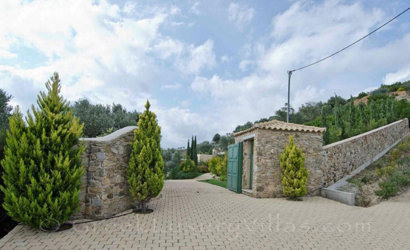 Luxusvilla mit elektrisch gesichertem Tor auf Skiathos