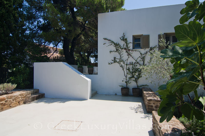 entrance and garden of waterfront villa Skiathos