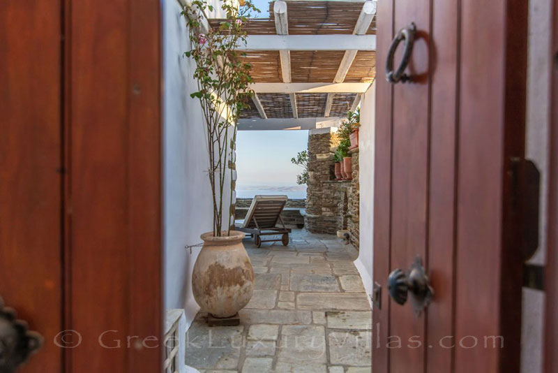 traditional villa in Tinos entrance