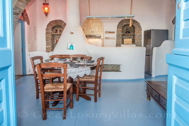 traditional villa in Tinos living room
