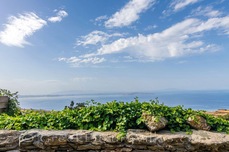 traditional villa for four on Tinos with amazing view