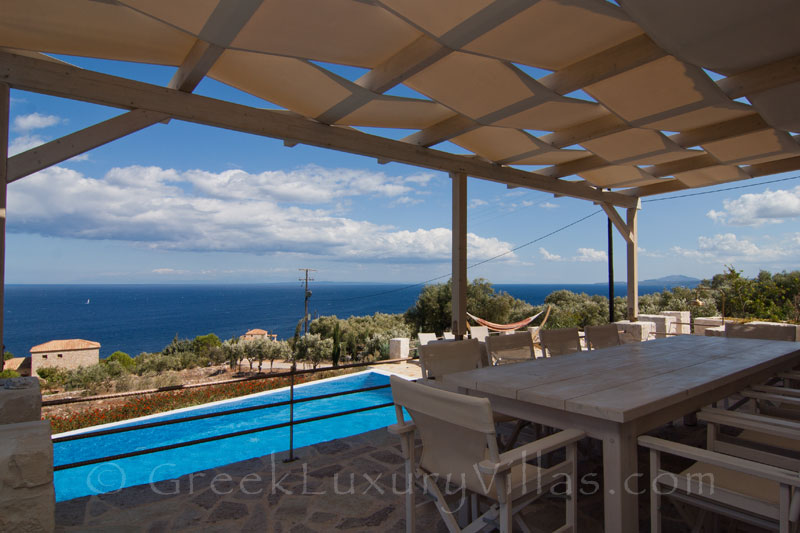 Four bedroom seafront villa with a pool in Zante